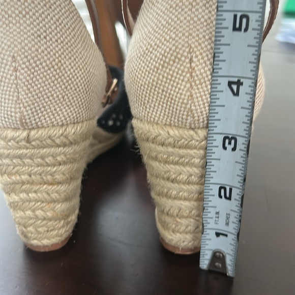 In Every Story Penningtons Wide Wedge Shoes Lace Mesh Toe Size 9 W - Picture 13 of 15